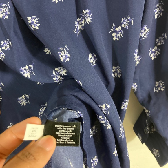 Lane Bryant Navy Blue Floral Split Neck Blouse with Ladder Lace Trim Size 14/16 - Picture 6 of 7